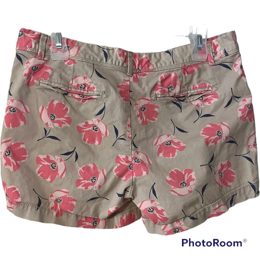A pair of Banana Republic floral shorts in size 8 - Picture 7 of 8